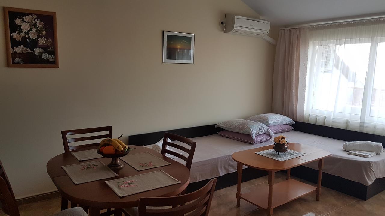 Tashevi Apartments Pomorie Kültér fotó