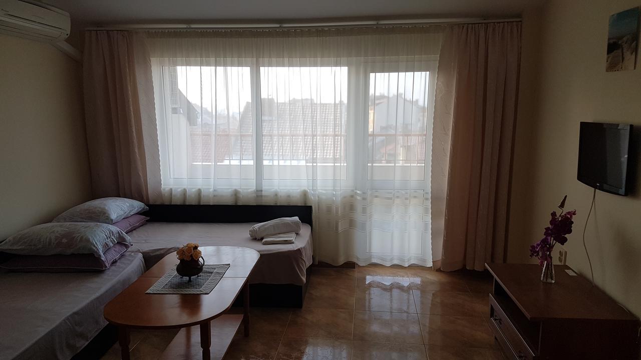 Tashevi Apartments Pomorie Kültér fotó