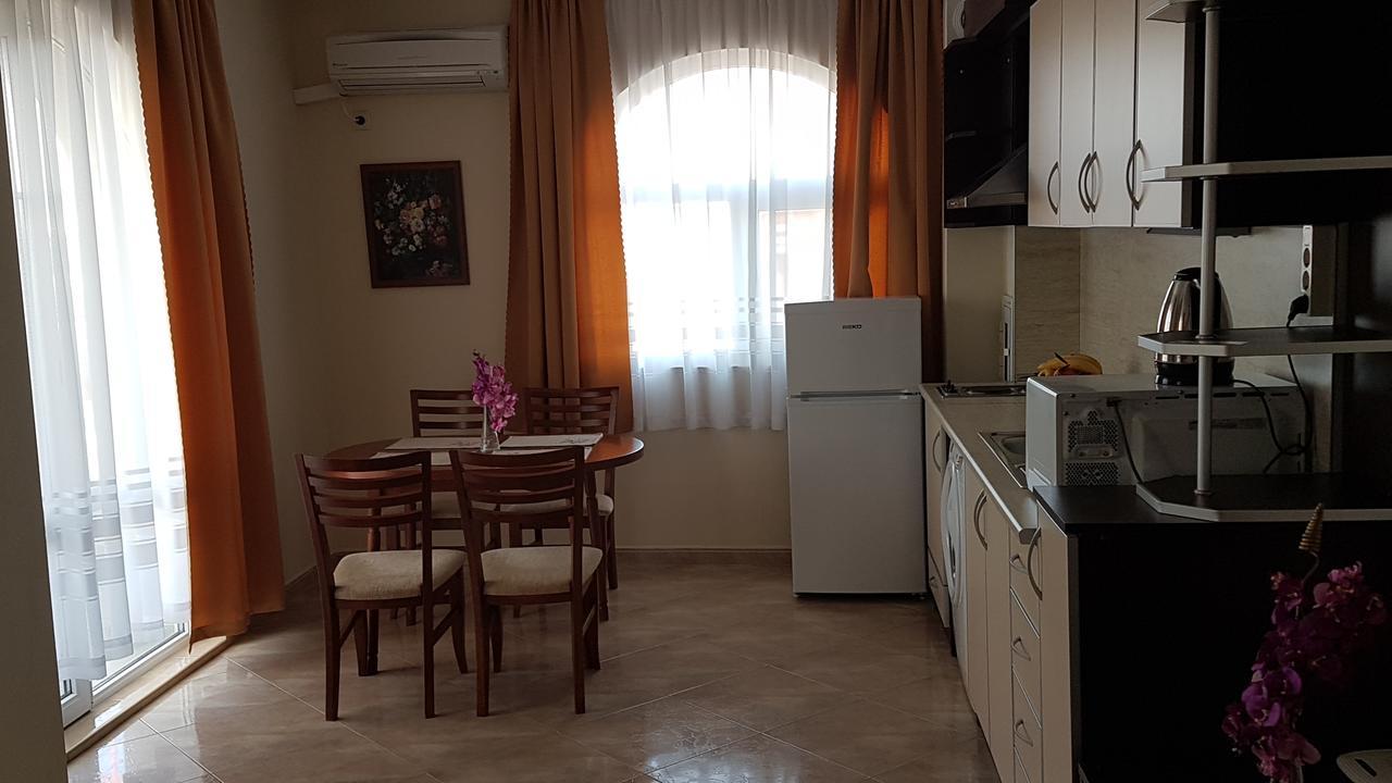 Tashevi Apartments Pomorie Kültér fotó