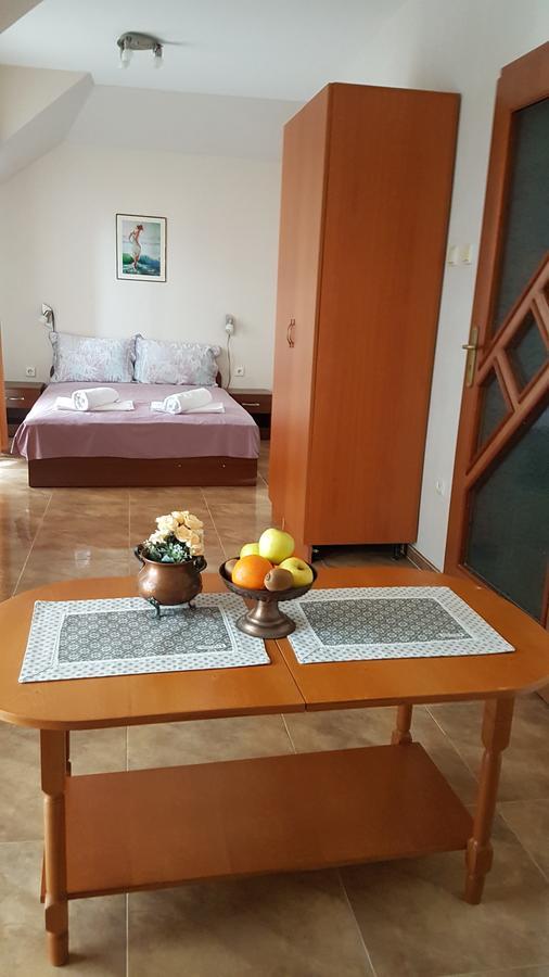 Tashevi Apartments Pomorie Kültér fotó