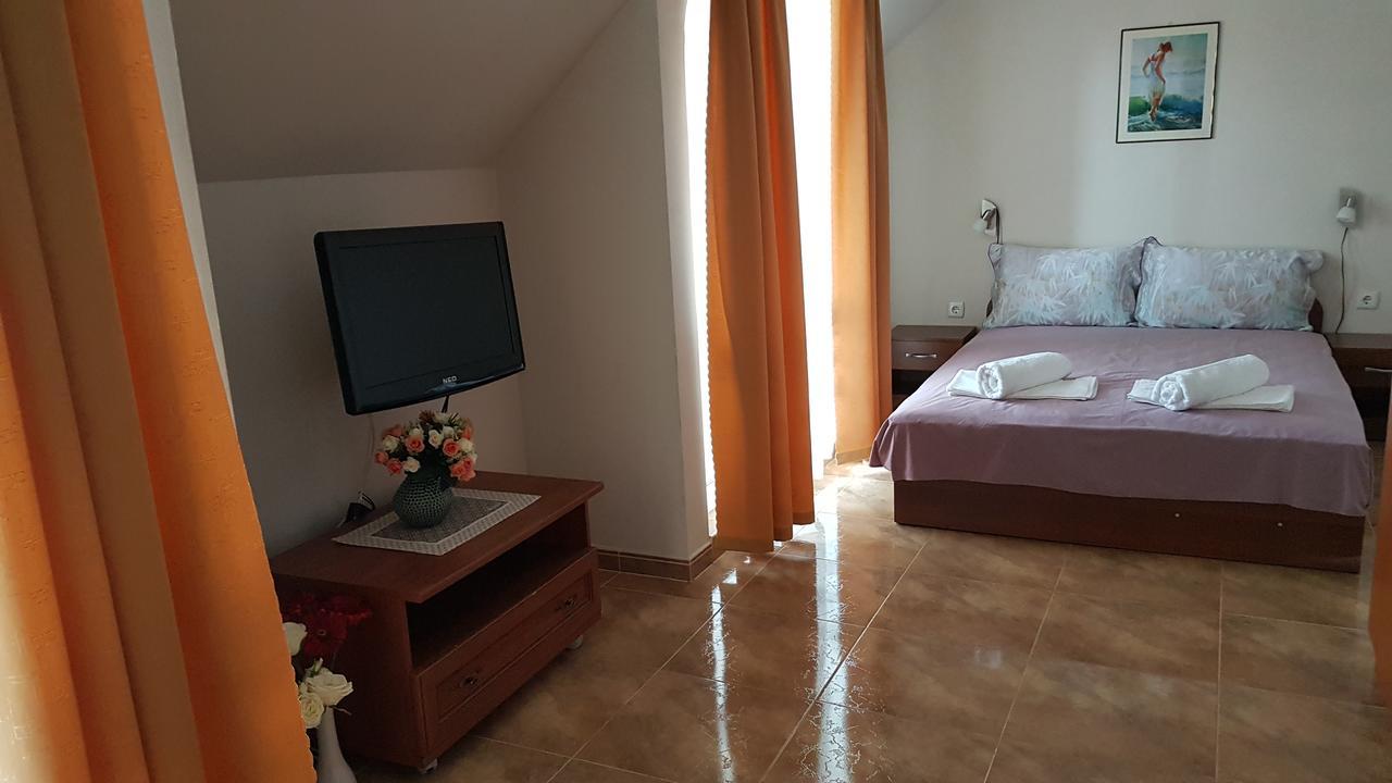 Tashevi Apartments Pomorie Kültér fotó